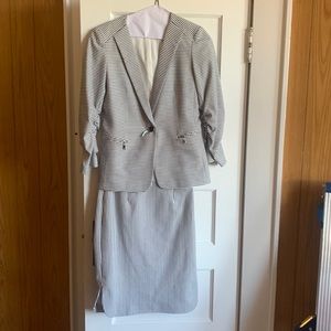Skirt/ blazer suit set
